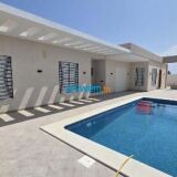 VILLA DE PLAIN-PIED AVEC PISCINE À HOUMT SOUK DJERBA ZA - RÉF V705