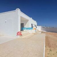 MAISON AVEC TERRAIN À VENDRE À HOUMT SOUK DJERBA ZA - RÉF V724